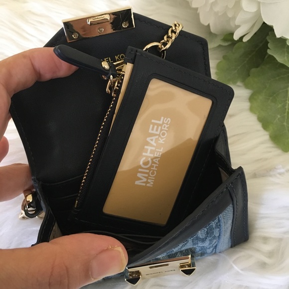 Michael Kors Whitney small coin carryall wallet - Picture 6 of 8